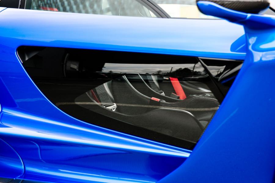 Детали экстерьера McLaren Senna Vega Blue 2019 года  (фото 5 из 58)